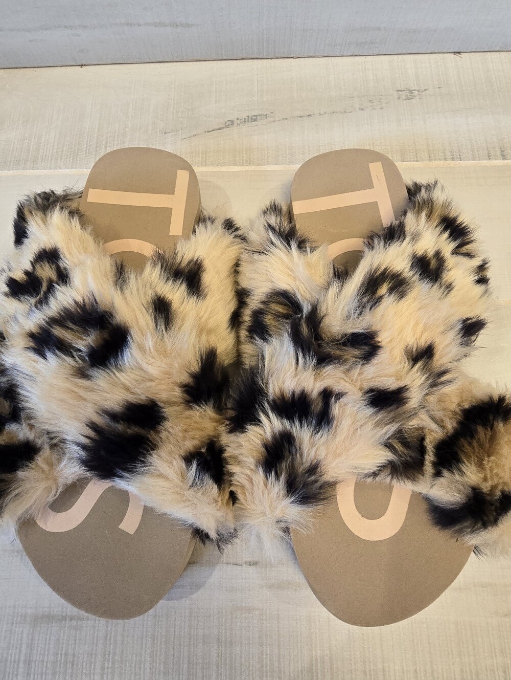 {7} TOMS Susie Eva Leopard Slippers Fuzzy Furry Black Tan Loungewear